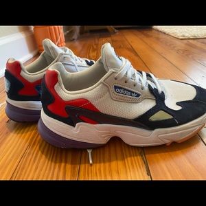 Adidas women’s falcon shoe size 6